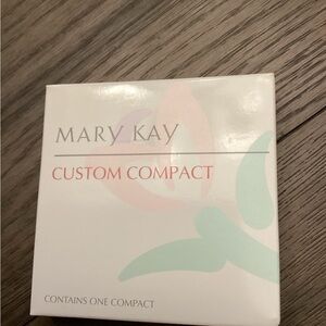 Mary Kay Compact Box with White with Pale Pink Accents.  NIB